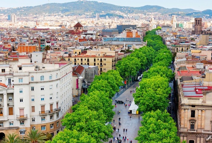 Las ramblas es un bulevar muy famoso en madrid.